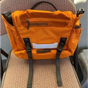 Patagonia Mini Mass messenger bag, Mango color